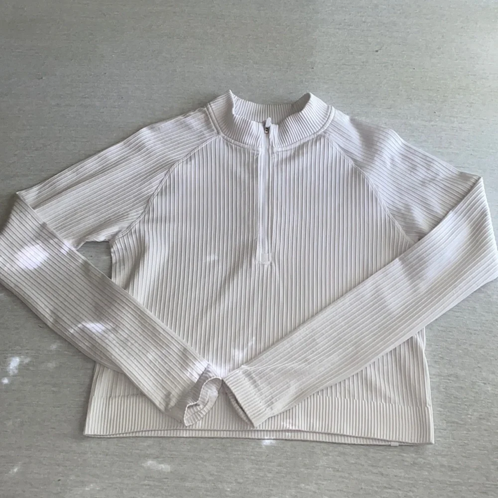 Lululemon Rest Less Cropped Half Zip - Picture 2 of 12